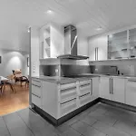 Northstay - Urban Escape, Modern House With 3 Bedrooms, Free Parking