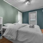 Northstay - Urban Escape, Modern House With 3 Bedrooms, Free Parking