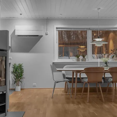 Northstay - Urban Escape, Modern House With 3 Bedrooms, Free Parking Feriehus