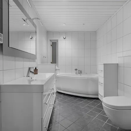 Feriehus Northstay - Urban Escape, Modern House With 3 Bedrooms, Free Parking Tromsø