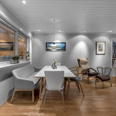 Northstay - Urban Escape, Modern House With 3 Bedrooms, Free Parking Feriehus *
