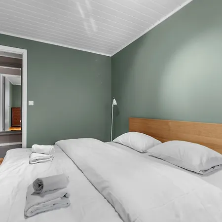 Northstay - Urban Escape, Modern House With 3 Bedrooms, Free Parking بيت للعطل ترومسو