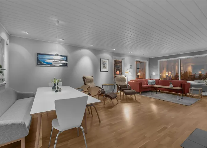 Northstay - Urban Escape, Modern House With 3 Bedrooms, Free Parking Сasa de vacaciones Tromsø