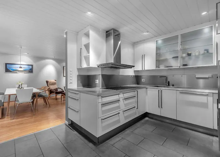 Northstay - Urban Escape, Modern House With 3 Bedrooms, Free Parking