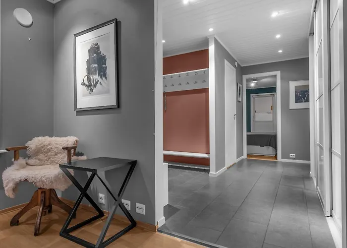 Northstay - Urban Escape, Modern House With 3 Bedrooms, Free Parking
