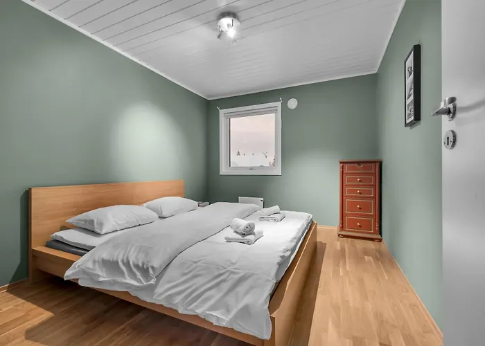 Dom wakacyjny Northstay - Urban Escape, Modern House With 3 Bedrooms, Free Parking