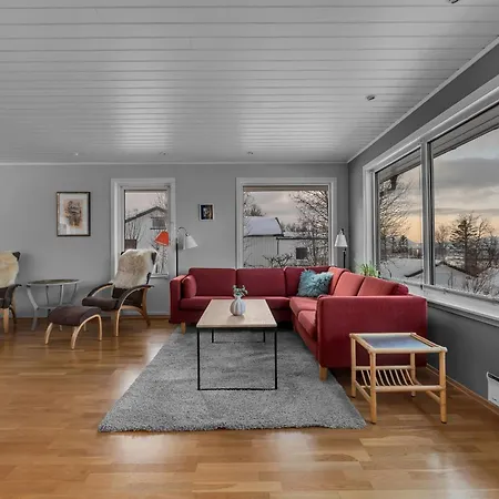 Prázdninový dům Northstay - Urban Escape, Modern House With 3 Bedrooms, Free Parking Tromsø